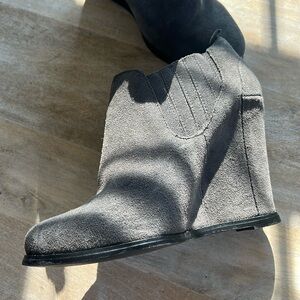 Size 7 Audrey Brooke gray booties